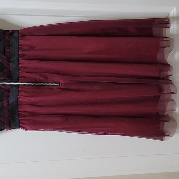 Burgundy dress with black design on the top art of the dress. Size Small - Picture 7 of 9